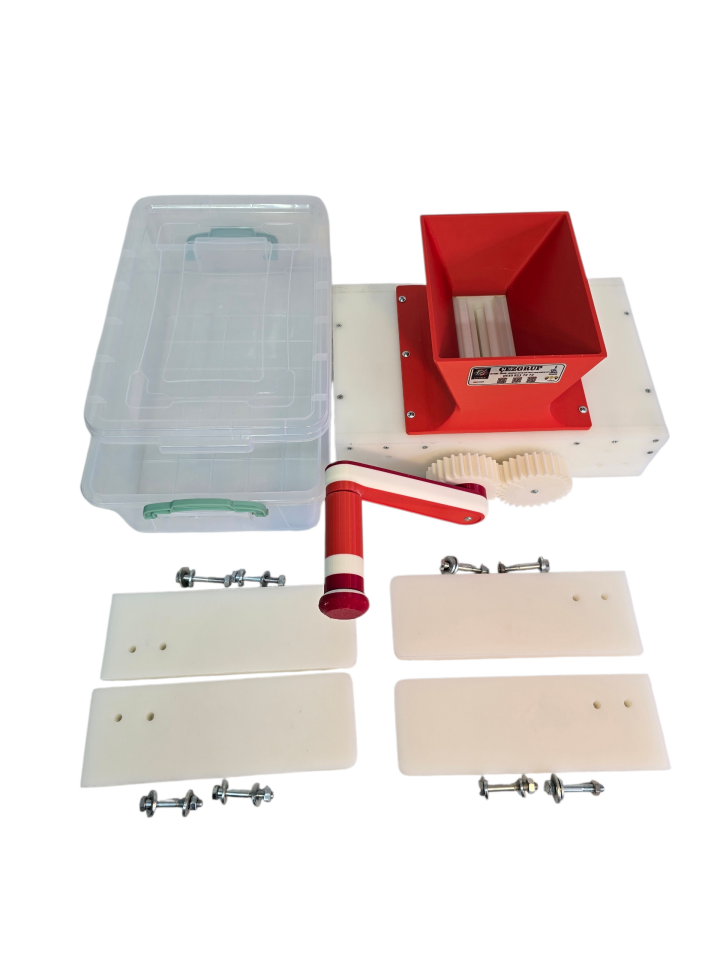 Manuel, Ayaklı ve Kanatlı Polietilen Üzüm Ezme-Patlatma Makinesi