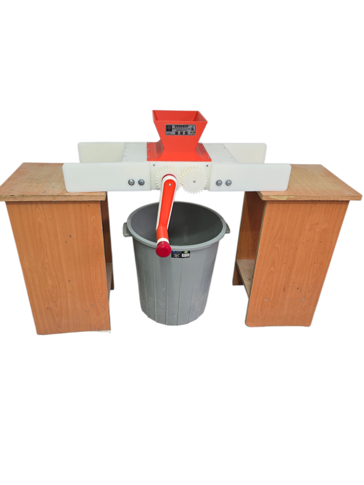 Manuel, Ayaklı ve Kanatlı Polietilen Üzüm Ezme-Patlatma Makinesi